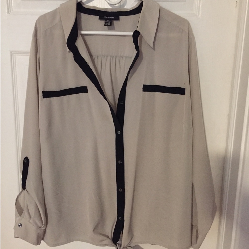 Style and co black and beige shirt